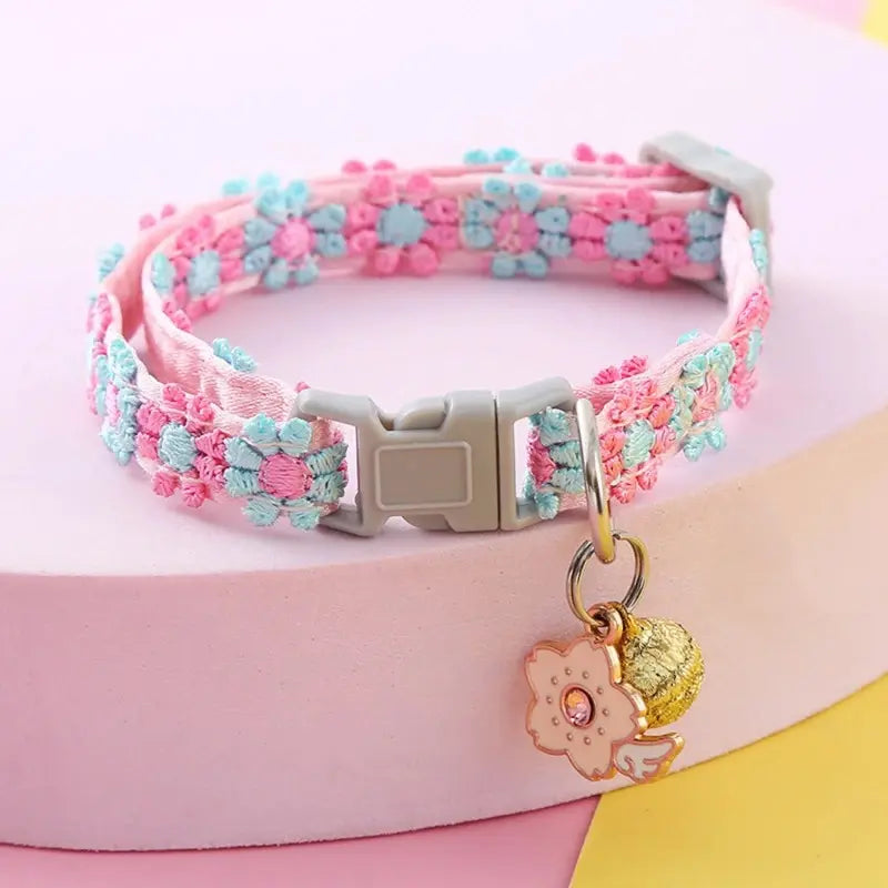 Collier chat clochette fleur - Léger & sécurisé | Fleuria